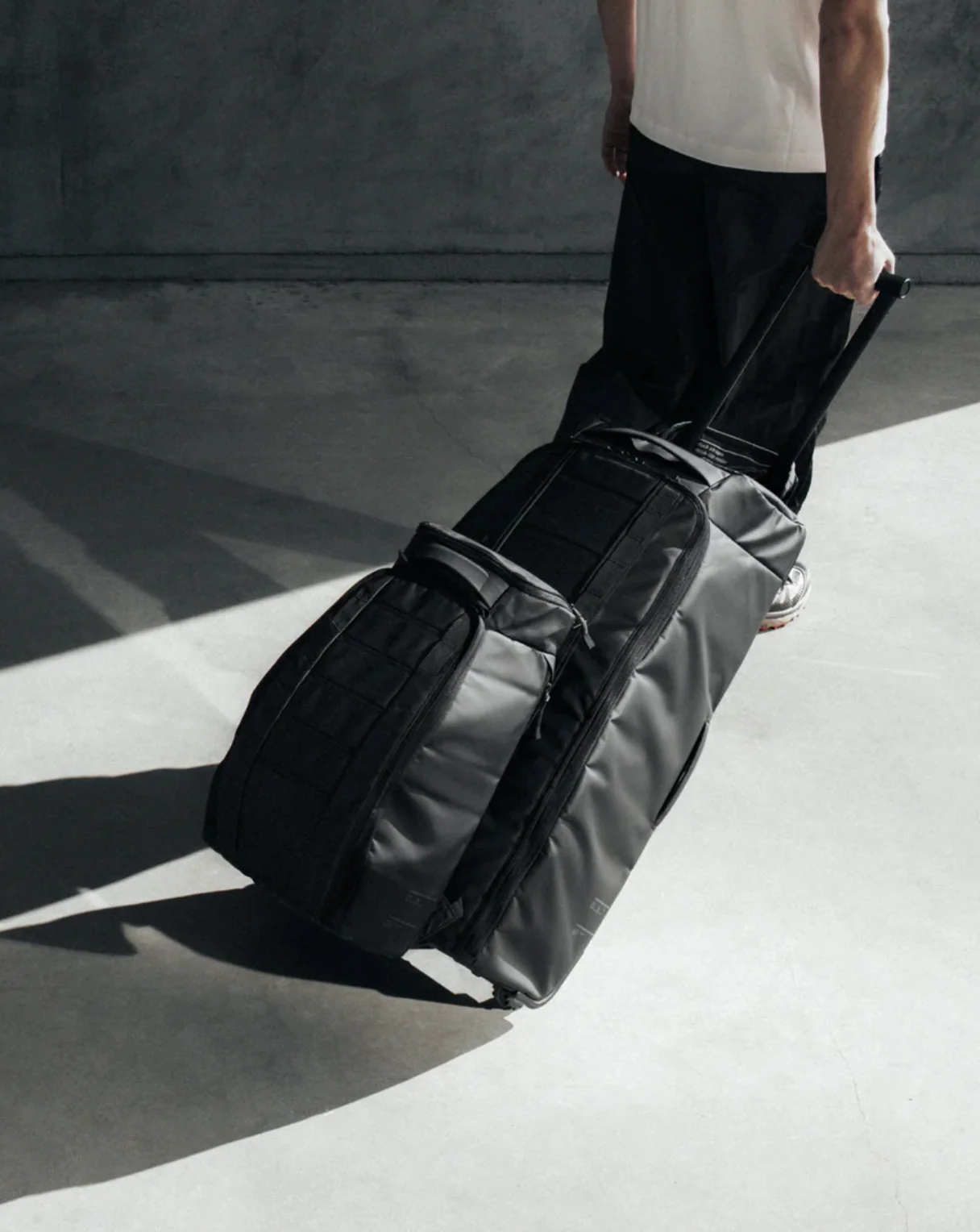 Db Journey - Hugger Backpack 25 L Black - Image 2