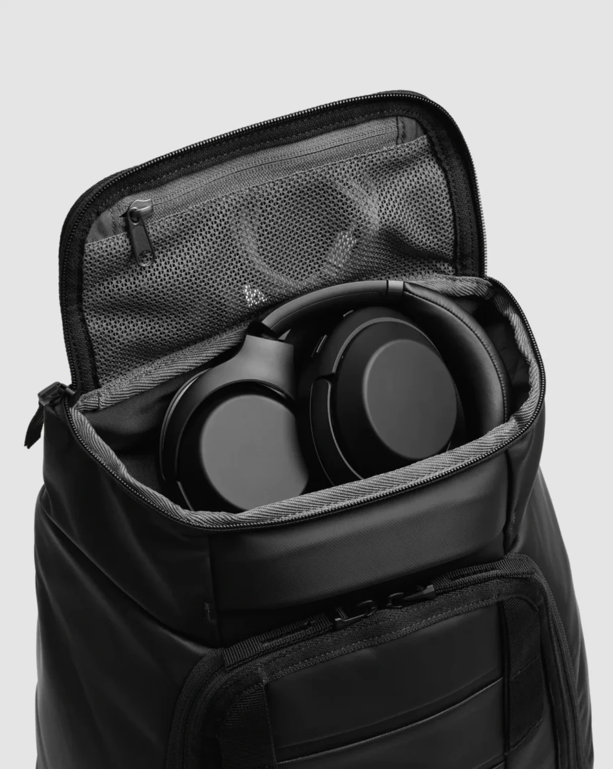 Db Journey - Hugger Backpack 25 L Black - Image 6